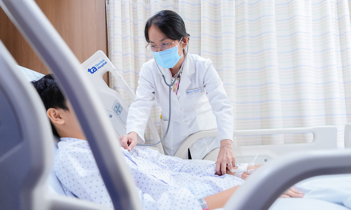 Thiếu niên 15 tuổi thiếu máu do viêm dạ dày mạn tính