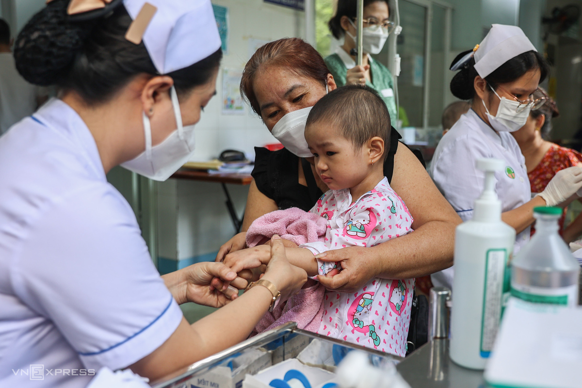 Trẻ dưới 6 tuổi được khám sức khỏe miễn phí thế nào